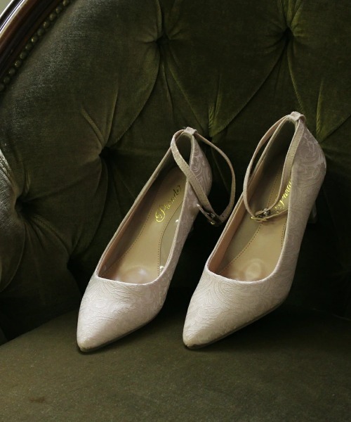 Parade（パレード）の「【極ふわっ】アーモンドトゥストラップパンプス　19038【Parade】（パンプス・レディース・ブラック/ベージュ/グレー/ライトピンク/ブラック系その他/アイボリー/ネイビー系/ライトグレー/ベージュ系その他/ピンク/ワイン/シルバー/アイボリー系1・22.5cm/23.5cm/24.5cm/25.5cm/23.0cm/24.0cm/25.0cm/22.0cm/26.0cm）」の7枚目の写真