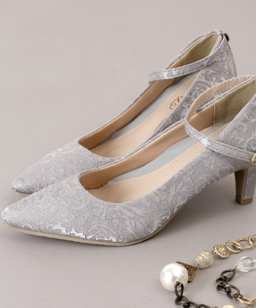 Parade（パレード）の「【極ふわっ】アーモンドトゥストラップパンプス　19038【Parade】（パンプス・レディース・ブラック/ベージュ/グレー/ライトピンク/ブラック系その他/アイボリー/ネイビー系/ライトグレー/ベージュ系その他/ピンク/ワイン/シルバー/アイボリー系1・22.5cm/23.5cm/24.5cm/25.5cm/23.0cm/24.0cm/25.0cm/22.0cm/26.0cm）」の5枚目の写真