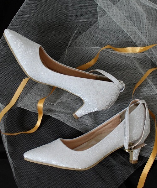 Parade（パレード）の「【極ふわっ】アーモンドトゥストラップパンプス　19038【Parade】（パンプス・レディース・ブラック/ベージュ/グレー/ライトピンク/ブラック系その他/アイボリー/ネイビー系/ライトグレー/ベージュ系その他/ピンク/ワイン/シルバー/アイボリー系1・22.5cm/23.5cm/24.5cm/25.5cm/23.0cm/24.0cm/25.0cm/22.0cm/26.0cm）」の4枚目の写真