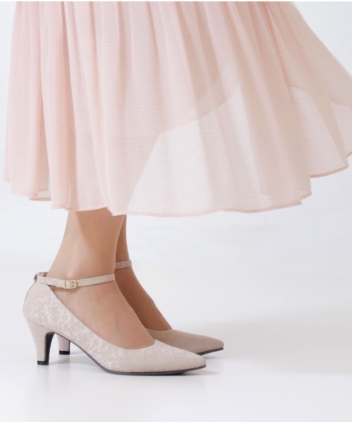 Parade（パレード）の「【極ふわっ】アーモンドトゥストラップパンプス　19038【Parade】（パンプス・レディース・ブラック/ベージュ/グレー/ライトピンク/ブラック系その他/アイボリー/ネイビー系/ライトグレー/ベージュ系その他/ピンク/ワイン/シルバー/アイボリー系1・22.5cm/23.5cm/24.5cm/25.5cm/23.0cm/24.0cm/25.0cm/22.0cm/26.0cm）」の16枚目の写真