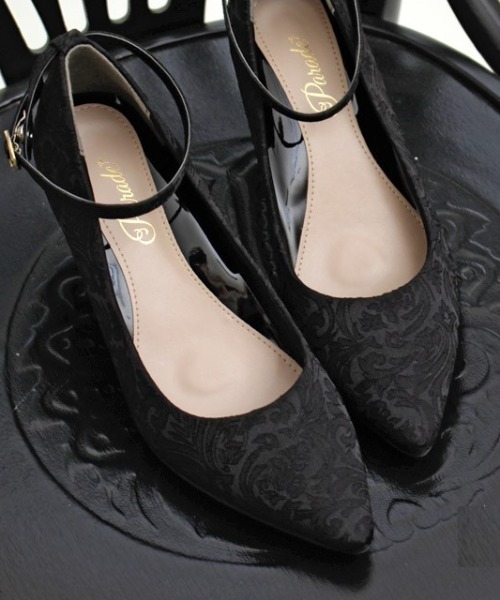 Parade（パレード）の「【極ふわっ】アーモンドトゥストラップパンプス　19038【Parade】（パンプス・レディース・ブラック/ベージュ/グレー/ライトピンク/ブラック系その他/アイボリー/ネイビー系/ライトグレー/ベージュ系その他/ピンク/ワイン/シルバー/アイボリー系1・22.5cm/23.5cm/24.5cm/25.5cm/23.0cm/24.0cm/25.0cm/22.0cm/26.0cm）」の17枚目の写真