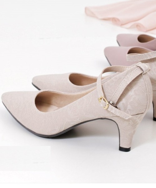 Parade（パレード）の「【極ふわっ】アーモンドトゥストラップパンプス　19038【Parade】（パンプス・レディース・ブラック/ベージュ/グレー/ライトピンク/ブラック系その他/アイボリー/ネイビー系/ライトグレー/ベージュ系その他/ピンク/ワイン/シルバー/アイボリー系1・22.5cm/23.5cm/24.5cm/25.5cm/23.0cm/24.0cm/25.0cm/22.0cm/26.0cm）」の18枚目の写真