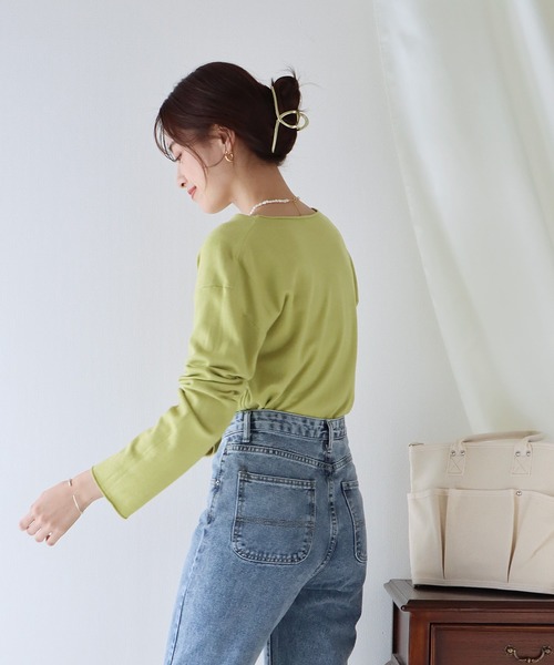 Vネックスプリングニット
