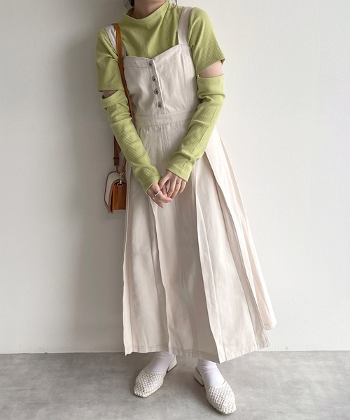 w closet（ダブルクローゼット）の「インバーテッドプリーツジャンスカ（ジャンパースカート・レディース・アイボリー/チャコールグレー/グリーン/ライム/ブルー/パープル・FREE）」の2枚目の写真