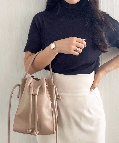 moment+（モーメントプラス）の「フェイクレザー 2WAY巾着ショルダーバッグ（ショルダーバッグ・レディース・ブラック/ベージュ/オレンジ/モカ/グレイッシュベージュ・FREE）」の20枚目の写真