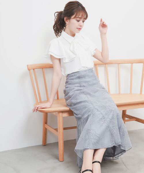 MAJESTIC LEGON（マジェスティックレゴン）の「2wayフリルスリーブブラウス（シャツ/ブラウス・レディース・ホワイト系その他2/オフホワイト/ネイビー/グレイッシュベージュ/グリーン・MEDIUM）」の6枚目の写真