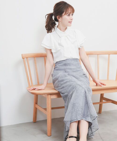 MAJESTIC LEGON（マジェスティックレゴン）の「2wayフリルスリーブブラウス（シャツ/ブラウス・レディース・ホワイト系その他2/オフホワイト/ネイビー/グレイッシュベージュ/グリーン・MEDIUM）」の7枚目の写真