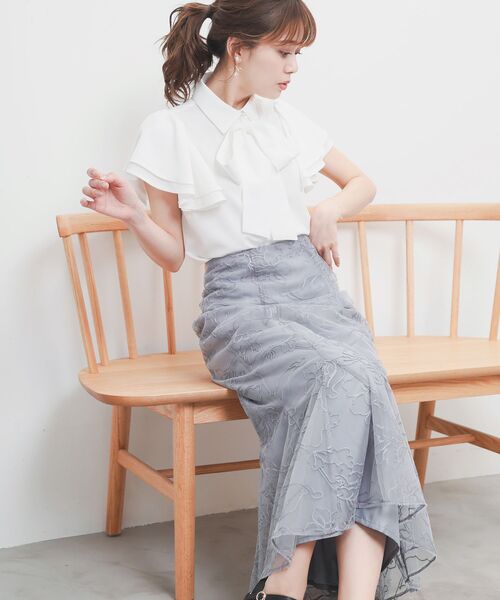 MAJESTIC LEGON（マジェスティックレゴン）の「2wayフリルスリーブブラウス（シャツ/ブラウス・レディース・ホワイト系その他2/オフホワイト/ネイビー/グレイッシュベージュ/グリーン・MEDIUM）」の8枚目の写真