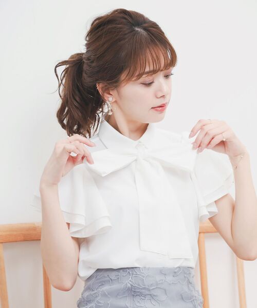 MAJESTIC LEGON（マジェスティックレゴン）の「2wayフリルスリーブブラウス（シャツ/ブラウス・レディース・ホワイト系その他2/オフホワイト/ネイビー/グレイッシュベージュ/グリーン・MEDIUM）」の9枚目の写真