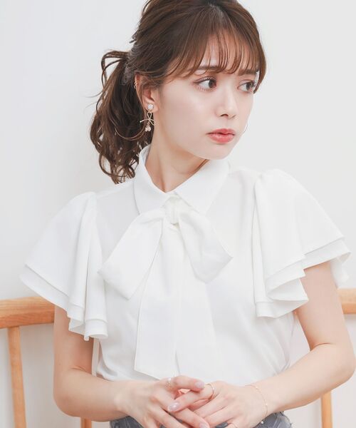 MAJESTIC LEGON（マジェスティックレゴン）の「2wayフリルスリーブブラウス（シャツ/ブラウス・レディース・ホワイト系その他2/オフホワイト/ネイビー/グレイッシュベージュ/グリーン・MEDIUM）」の11枚目の写真