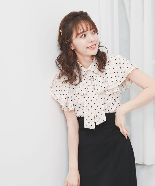 MAJESTIC LEGON（マジェスティックレゴン）の「2wayフリルスリーブブラウス（シャツ/ブラウス・レディース・ホワイト系その他2/オフホワイト/ネイビー/グレイッシュベージュ/グリーン・MEDIUM）」の20枚目の写真