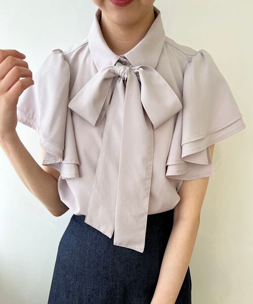 MAJESTIC LEGON（マジェスティックレゴン）の「2wayフリルスリーブブラウス（シャツ/ブラウス・レディース・ホワイト系その他2/オフホワイト/ネイビー/グレイッシュベージュ/グリーン・MEDIUM）」の22枚目の写真