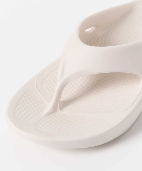 OOFOS(ウーフォス)の「OOFOS Ooriginal(サンダル・レディース・ブラック/パープル/ナチュラル/ベージュ・6/7)」の10枚目の写真