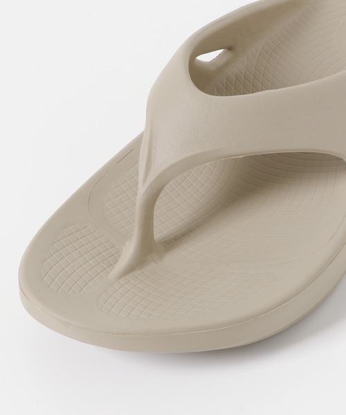 OOFOS(ウーフォス)の「OOFOS Ooriginal(サンダル・レディース・ブラック/パープル/ナチュラル/ベージュ・6/7)」の12枚目の写真