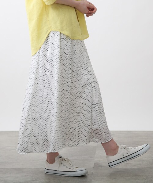 INDIVI（インディヴィ）の「◆【太田莉菜さん着用/洗える/インポート】ドット柄ナローロングスカート（スカート・レディース・ブラック系/ホワイト系その他/ブルー系・36/38/40/15 /05/13/19/12/03）」の17枚目の写真