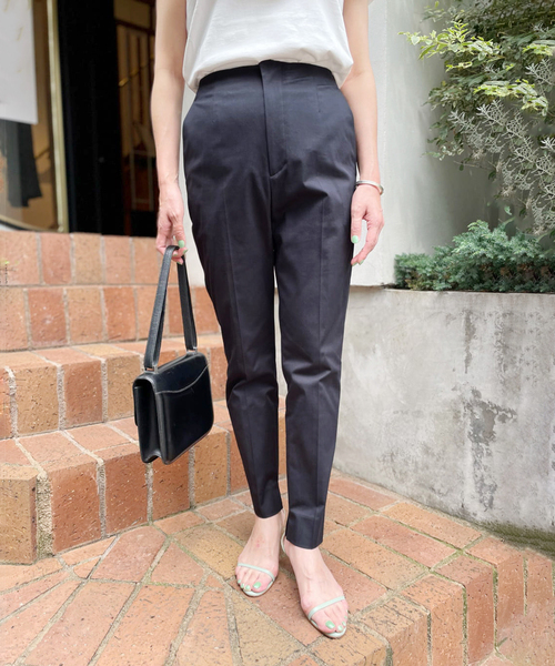 VERMEIL par iena(ヴェルメイユパーイエナ)の「MANTECO EXファインコットンサブリナパンツ(その他パンツ・レディース・ホワイト/ネイビー・40/38/36)」の2枚目の写真