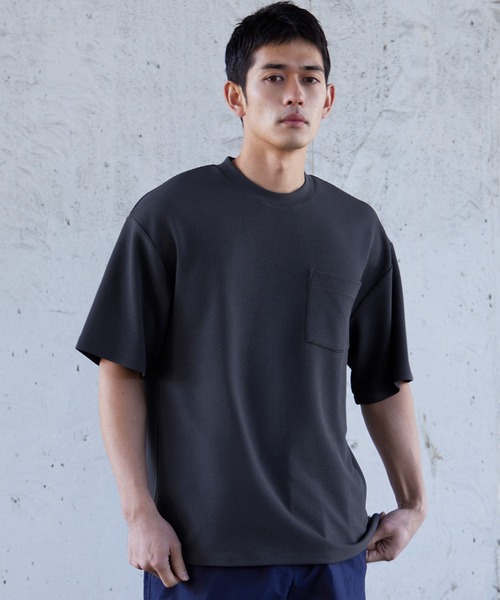 エンボス加工ロゴTシャツ オーバーサイズ ユニセックス