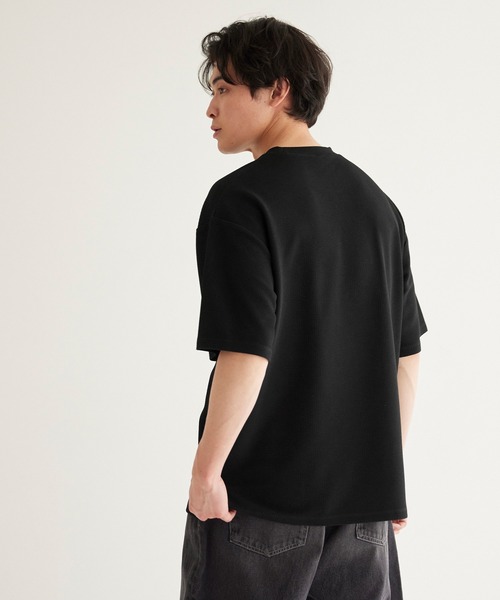 エンボス加工ロゴTシャツ オーバーサイズ ユニセックス