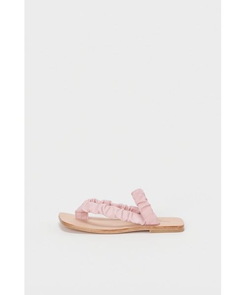 Hender Scheme（エンダースキーマ）の「shirring thong（サンダル・レディース・ブラック/レッド・1/2/4/5）」の5枚目の写真