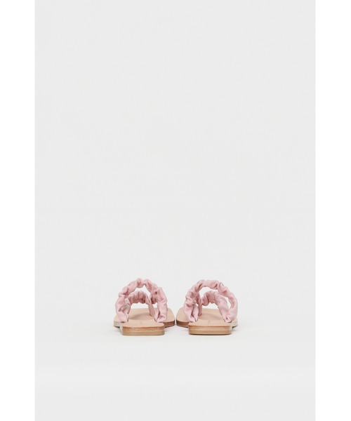 Hender Scheme（エンダースキーマ）の「shirring thong（サンダル・レディース・ブラック/レッド・1/2/4/5）」の4枚目の写真