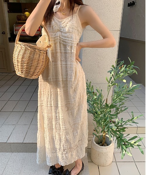 by muni:r（バイ ムニール）の「バカンスレースロングワンピース（ワンピース・レディース・ブラック/アイボリー・FREE）」の17枚目の写真