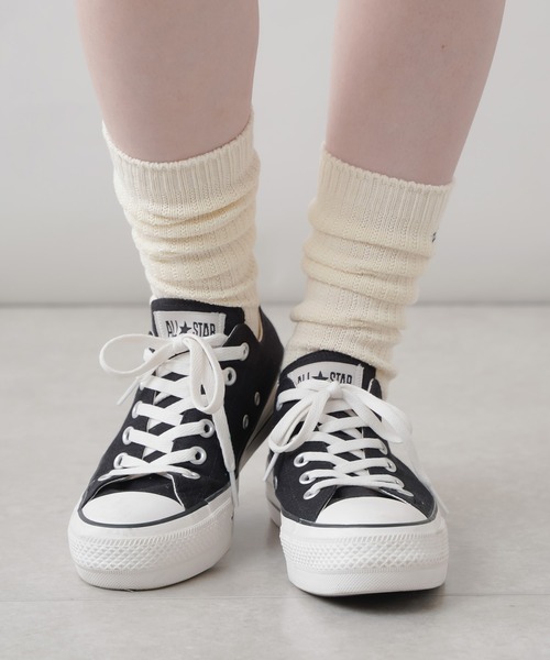 SPINNS(スピンズ)の「ワンポイントロゴ刺繍 ルーズソックス(ソックス/靴下・レディース・ブラック/アイボリー・ONESIZE)」の4枚目の写真