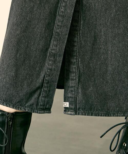 SOMETHING（サムシング）の「【SOMETHING "MELROSE CLAIRE 20周年別注" デニムシャツワンピース】（シャツワンピース・レディース・ブルー/ブラック・FREE）」の19枚目の写真