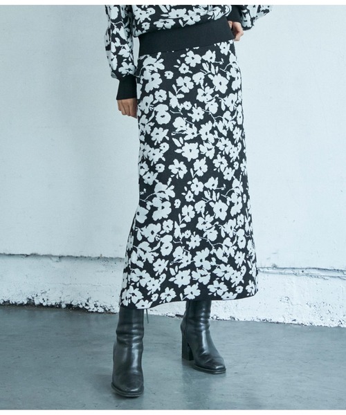 Settimissimo（セッティミッシモ）の「フラワー柄ジャガードニットスカート【セットアップ着用可】（スカート・レディース・ブラック/グレー・M）」の2枚目の写真