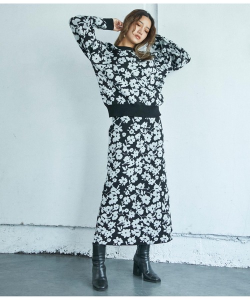 Settimissimo（セッティミッシモ）の「フラワー柄ジャガードニットスカート【セットアップ着用可】（スカート・レディース・ブラック/グレー・M）」の5枚目の写真