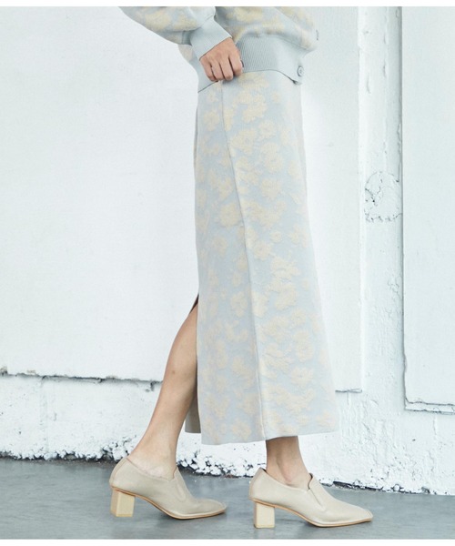 Settimissimo（セッティミッシモ）の「フラワー柄ジャガードニットスカート【セットアップ着用可】（スカート・レディース・ブラック/グレー・M）」の6枚目の写真