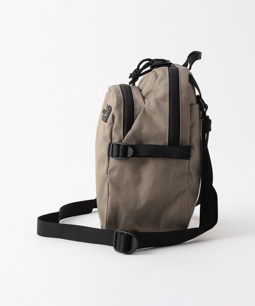 THE NORTH FACE（ザノースフェイス）の「THE NORTH FACE/ザ ノース フェイス Boulder Mini Shoulder/ボルダーミニショルダー（ショルダーバッグ・レディース・ブラック/ベージュ・ONE SIZE）」の3枚目の写真
