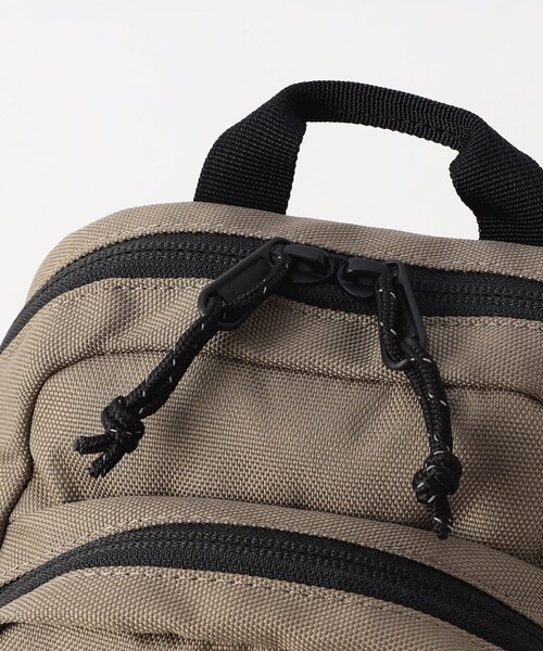 THE NORTH FACE（ザノースフェイス）の「THE NORTH FACE/ザ ノース フェイス Boulder Mini Shoulder/ボルダーミニショルダー（ショルダーバッグ・レディース・ブラック/ベージュ・ONE SIZE）」の7枚目の写真