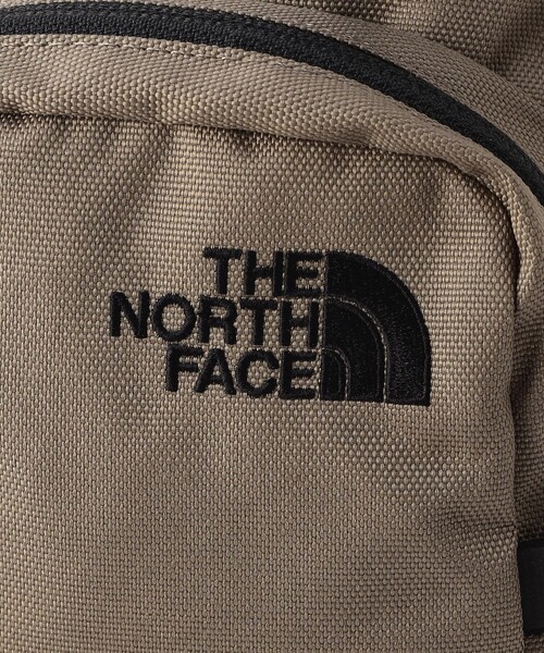 THE NORTH FACE（ザノースフェイス）の「THE NORTH FACE/ザ ノース フェイス Boulder Mini Shoulder/ボルダーミニショルダー（ショルダーバッグ・レディース・ブラック/ベージュ・ONE SIZE）」の8枚目の写真