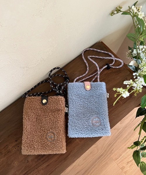 KONVINI(コンビニ)の「【puluck 】ボアミニバッグ / ppogry mini(ボディバッグ/ウエストポーチ・レディース・スカイブルー/ライトブラウン・FREE)」の3枚目の写真