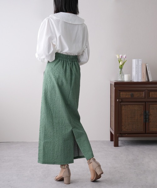 IAMUSE（アイアミューズ）の「【1枚で格上コーデの完成。】フラワーふくれジャガード ナロースカート S0886【IAMUSE】（スカート・レディース・ブラック/パープル/グリーン/アイボリー・FREE）」の5枚目の写真