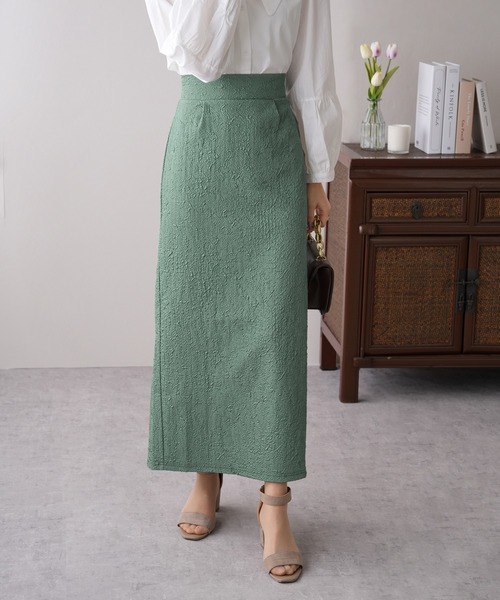 IAMUSE（アイアミューズ）の「【1枚で格上コーデの完成。】フラワーふくれジャガード ナロースカート S0886【IAMUSE】（スカート・レディース・ブラック/パープル/グリーン/アイボリー・FREE）」の6枚目の写真