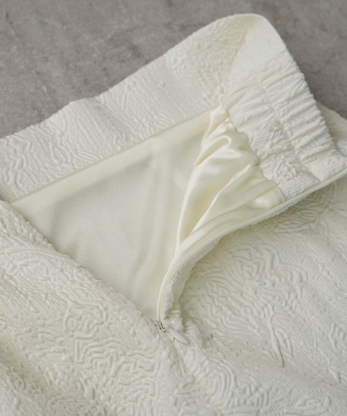 IAMUSE（アイアミューズ）の「【1枚で格上コーデの完成。】フラワーふくれジャガード ナロースカート S0886【IAMUSE】（スカート・レディース・ブラック/パープル/グリーン/アイボリー・FREE）」の21枚目の写真