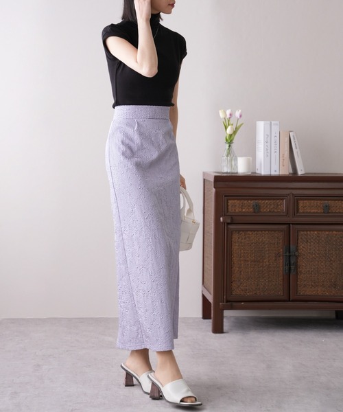 IAMUSE（アイアミューズ）の「【1枚で格上コーデの完成。】フラワーふくれジャガード ナロースカート S0886【IAMUSE】（スカート・レディース・ブラック/パープル/グリーン/アイボリー・FREE）」の10枚目の写真