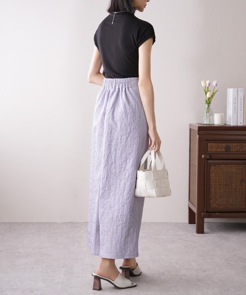 IAMUSE（アイアミューズ）の「【1枚で格上コーデの完成。】フラワーふくれジャガード ナロースカート S0886【IAMUSE】（スカート・レディース・ブラック/パープル/グリーン/アイボリー・FREE）」の11枚目の写真