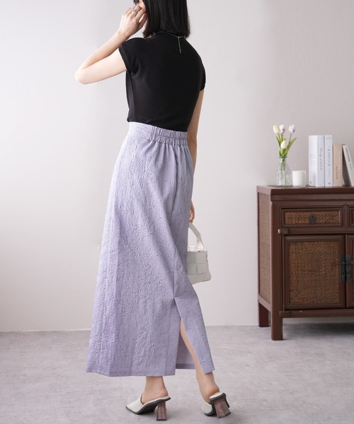 IAMUSE（アイアミューズ）の「【1枚で格上コーデの完成。】フラワーふくれジャガード ナロースカート S0886【IAMUSE】（スカート・レディース・ブラック/パープル/グリーン/アイボリー・FREE）」の12枚目の写真