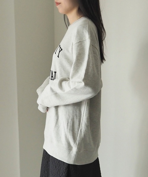 Riberry（リベリー）の「カレッジロゴスウェット（スウェット・レディース・ホワイト×ブラック/ホワイト×グリーン/グレー系その他/グレー系その他2/ネイビー×ホワイト・X-LARGE）」の8枚目の写真