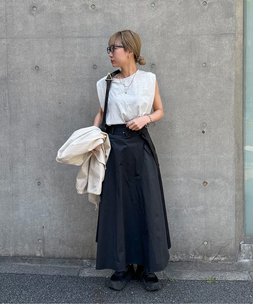 feepur（フェピュール）の「【TALLサイズあり】ベルテッドナイロンワークフレアスカート（スカート・レディース・カーキ/ブラック・MEDIUM/TALL）」の4枚目の写真