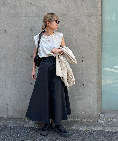 feepur（フェピュール）の「【TALLサイズあり】ベルテッドナイロンワークフレアスカート（スカート・レディース・カーキ/ブラック・MEDIUM/TALL）」の6枚目の写真