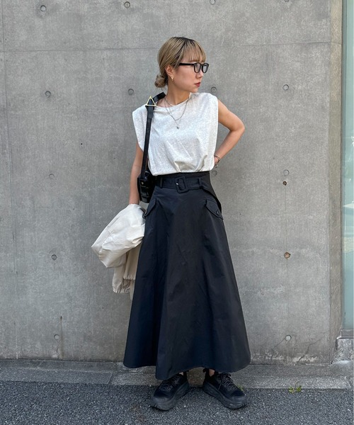 feepur（フェピュール）の「【TALLサイズあり】ベルテッドナイロンワークフレアスカート（スカート・レディース・カーキ/ブラック・MEDIUM/TALL）」の7枚目の写真