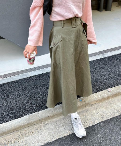 feepur（フェピュール）の「【TALLサイズあり】ベルテッドナイロンワークフレアスカート（スカート・レディース・カーキ/ブラック・MEDIUM/TALL）」の12枚目の写真