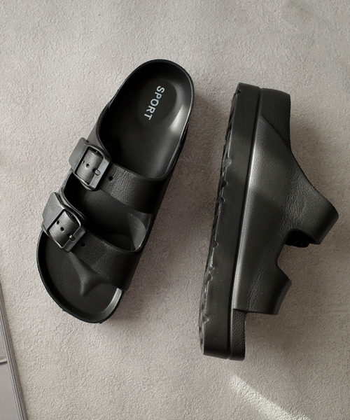 AmiAmi(アミアミ)の「軽量コンフォートダブルベルトサンダル/シャワー厚底サンダル(サンダル・レディース・ブラック/ホワイト・36/37/38/39/40)」の4枚目の写真