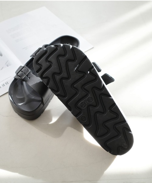 AmiAmi(アミアミ)の「軽量コンフォートダブルベルトサンダル/シャワー厚底サンダル(サンダル・レディース・ブラック/ホワイト・36/37/38/39/40)」の9枚目の写真