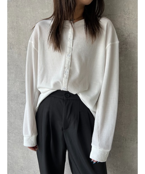 owndaily(オンデイリー)の「シアールーズワッフルシャツ(Tシャツ/カットソー・レディース・ホワイト/ネイビー・FREE)」の4枚目の写真