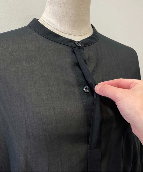 LUGIVA(ルギヴァ)の「綿ボイルロングブラウス(シャツ/ブラウス・レディース・ベージュ/ブラック/オフホワイト・M)」の21枚目の写真