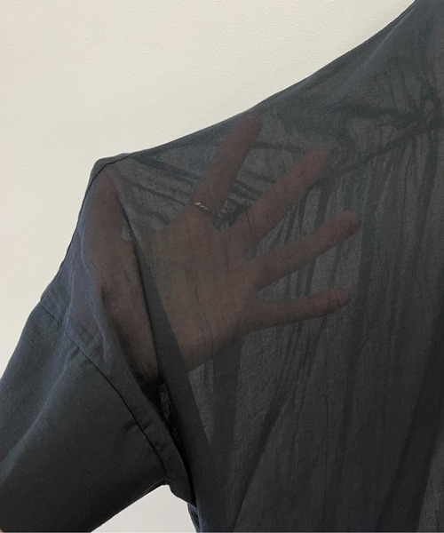 LUGIVA(ルギヴァ)の「綿ボイルロングブラウス(シャツ/ブラウス・レディース・ベージュ/ブラック/オフホワイト・M)」の4枚目の写真